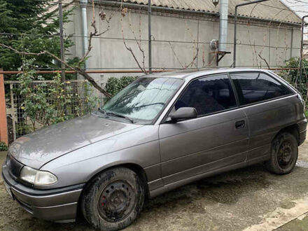 Серый Опель Астра, объемом двигателя 1.6 л и пробегом 300 тыс. км за 1900 $, фото 1 на Automoto.ua