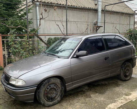 Серый Опель Астра, объемом двигателя 1.6 л и пробегом 300 тыс. км за 1900 $, фото 1 на Automoto.ua