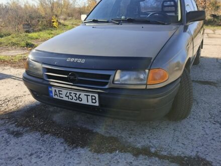 Опель Астра 1994 в Верхнеднепровске на Automoto.ua Серый Опель Астра, объемом двигателя 1.7 л и пробегом 320 тыс. км за 1194 $, фото 1 на Automoto.ua