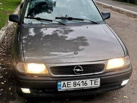 Серый Опель Астра, объемом двигателя 1.4 л и пробегом 280 тыс. км за 1350 $, фото 1 на Automoto.ua