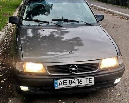 Серый Опель Астра, объемом двигателя 1.4 л и пробегом 280 тыс. км за 1350 $, фото 1 на Automoto.ua