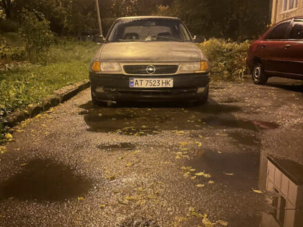 Опель Астра 1995 в Николаеве на Automoto.ua Серый Опель Астра, объемом двигателя 1.4 л и пробегом 340 тыс. км за 1500 $, фото 1 на Automoto.ua