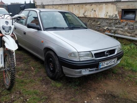 Серый Опель Астра, объемом двигателя 1.6 л и пробегом 230 тыс. км за 1650 $, фото 1 на Automoto.ua