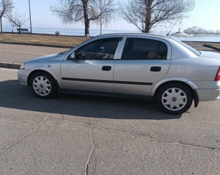 Серый Опель Астра, объемом двигателя 1.4 л и пробегом 226 тыс. км за 3600 $, фото 1 на Automoto.ua