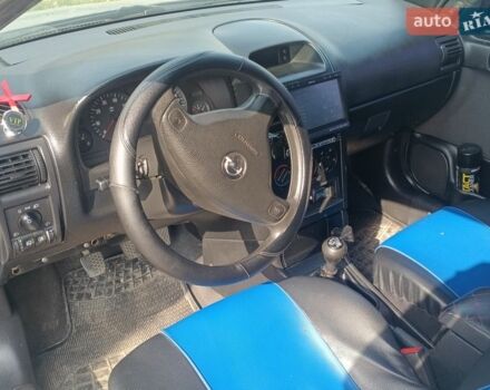 Серый Опель Астра, объемом двигателя 1.6 л и пробегом 230 тыс. км за 2400 $, фото 1 на Automoto.ua