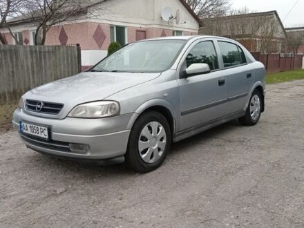 Серый Опель Астра, объемом двигателя 1.6 л и пробегом 300 тыс. км за 1950 $, фото 1 на Automoto.ua