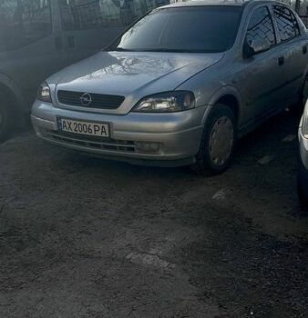 Серый Опель Астра, объемом двигателя 1.36 л и пробегом 200 тыс. км за 3800 $, фото 1 на Automoto.ua