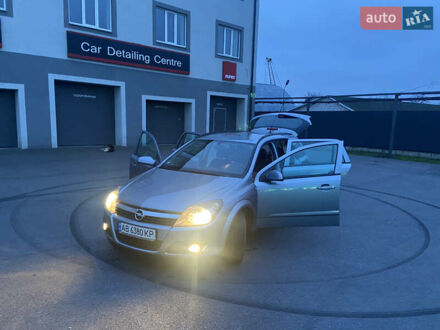 Серый Опель Астра, объемом двигателя 1.6 л и пробегом 227 тыс. км за 5000 $, фото 1 на Automoto.ua