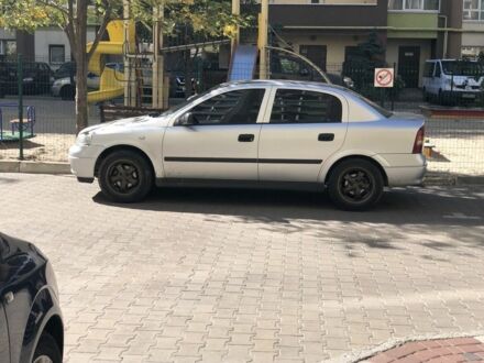 Серый Опель Астра, объемом двигателя 1.4 л и пробегом 450 тыс. км за 2600 $, фото 1 на Automoto.ua