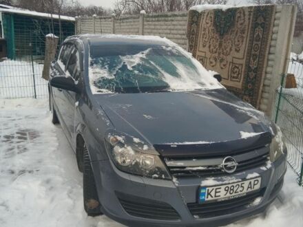 Серый Опель Астра, объемом двигателя 1.4 л и пробегом 310 тыс. км за 2400 $, фото 1 на Automoto.ua