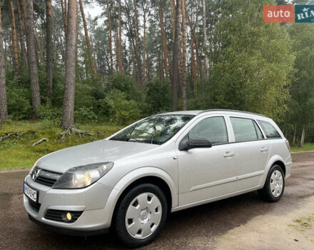 Серый Опель Астра, объемом двигателя 1.6 л и пробегом 240 тыс. км за 4400 $, фото 1 на Automoto.ua