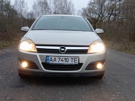 Серый Опель Астра, объемом двигателя 1.6 л и пробегом 185 тыс. км за 5400 $, фото 1 на Automoto.ua