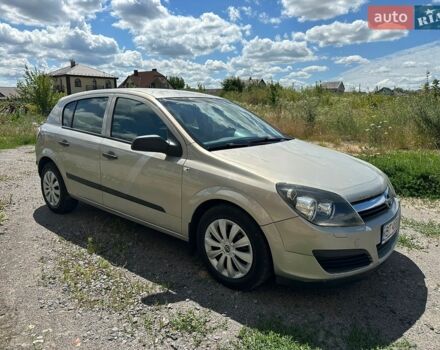 Серый Опель Астра, объемом двигателя 1.4 л и пробегом 240 тыс. км за 2900 $, фото 1 на Automoto.ua