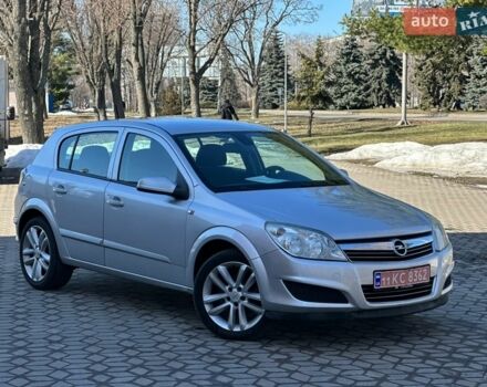 Серый Опель Астра, объемом двигателя 1.8 л и пробегом 180 тыс. км за 5999 $, фото 1 на Automoto.ua