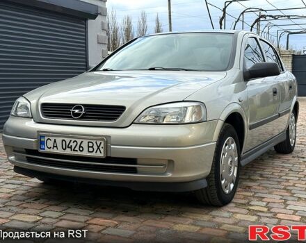 Серый Опель Астра, объемом двигателя 1.4 л и пробегом 218 тыс. км за 3500 $, фото 1 на Automoto.ua