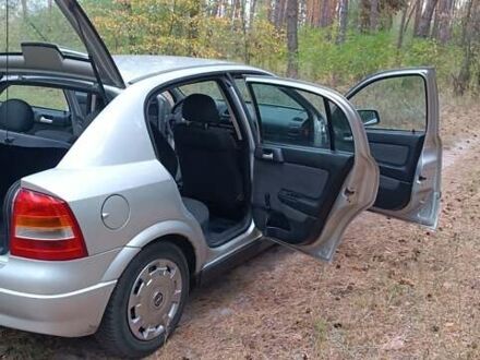 Серый Опель Астра, объемом двигателя 1.4 л и пробегом 191 тыс. км за 4000 $, фото 1 на Automoto.ua