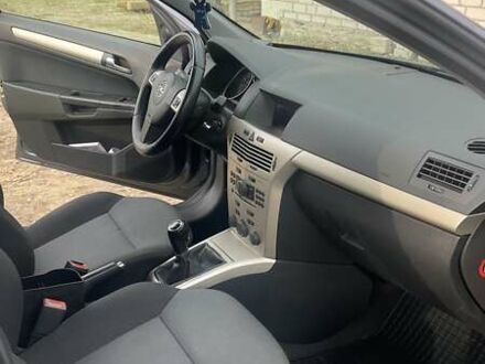 Серый Опель Астра, объемом двигателя 1.8 л и пробегом 244 тыс. км за 5100 $, фото 1 на Automoto.ua