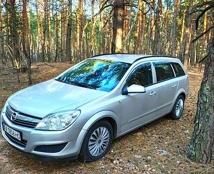 Серый Опель Астра, объемом двигателя 1.4 л и пробегом 33000 тыс. км за 4600 $, фото 1 на Automoto.ua