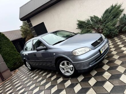 Серый Опель Астра, объемом двигателя 1.6 л и пробегом 143 тыс. км за 4900 $, фото 1 на Automoto.ua