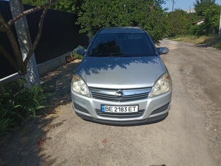 Серый Опель Астра, объемом двигателя 1.9 л и пробегом 280 тыс. км за 45500 $, фото 1 на Automoto.ua
