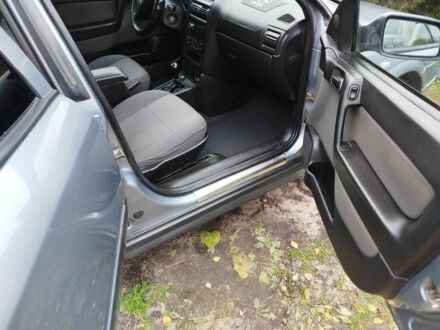 Серый Опель Астра, объемом двигателя 1.6 л и пробегом 256 тыс. км за 3500 $, фото 1 на Automoto.ua