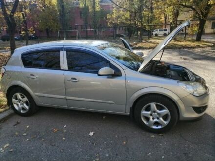 Опель Астра 2008 в Николаеве на Automoto.ua Серый Опель Астра, объемом двигателя 1.6 л и пробегом 270 тыс. км за 4700 $, фото 1 на Automoto.ua