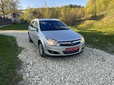 Опель Астра 2009 у Тернополі на Automoto.ua Сірий Опель Астра, об'ємом двигуна 1.6 л та пробігом 169 тис. км за 4850 $, фото 1 на Automoto.ua