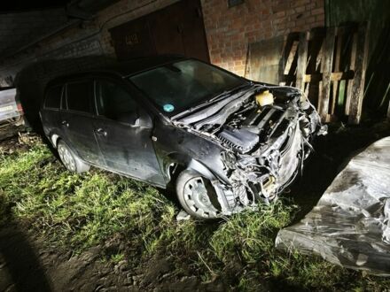 Серый Опель Астра, объемом двигателя 1.6 л и пробегом 240 тыс. км за 1700 $, фото 1 на Automoto.ua