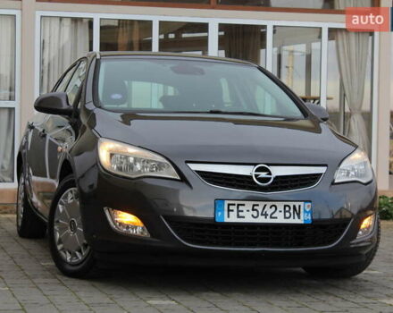 Серый Опель Астра, объемом двигателя 1.6 л и пробегом 193 тыс. км за 5890 $, фото 1 на Automoto.ua