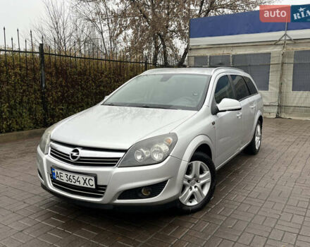 Серый Опель Астра, объемом двигателя 1.6 л и пробегом 253 тыс. км за 4800 $, фото 1 на Automoto.ua