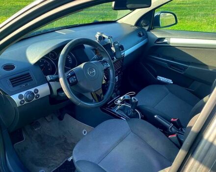 Серый Опель Астра, объемом двигателя 1.7 л и пробегом 32000 тыс. км за 6000 $, фото 1 на Automoto.ua