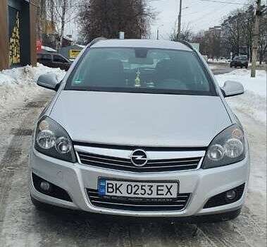 Серый Опель Астра, объемом двигателя 1.7 л и пробегом 272 тыс. км за 5600 $, фото 1 на Automoto.ua