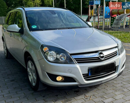 Опель Астра 2010 в Тернополе на Automoto.ua Серый Опель Астра, объемом двигателя 1.7 л и пробегом 255 тыс. км за 5800 $, фото 1 на Automoto.ua