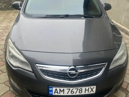 Серый Опель Астра, объемом двигателя 1.7 л и пробегом 368 тыс. км за 5400 $, фото 1 на Automoto.ua