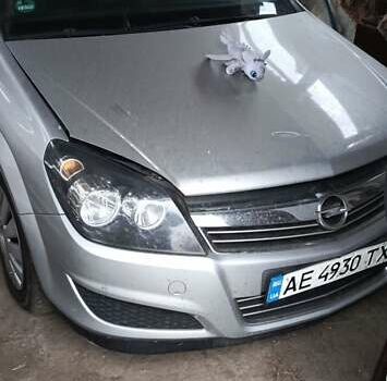 Серый Опель Астра, объемом двигателя 1.7 л и пробегом 240 тыс. км за 7000 $, фото 1 на Automoto.ua