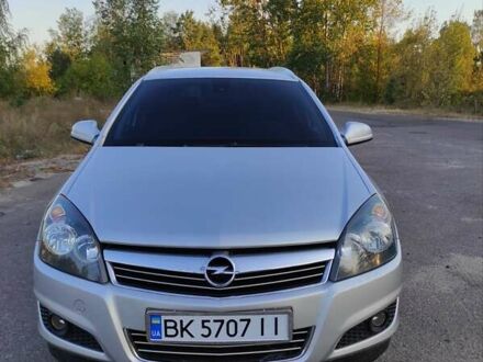 Опель Астра 2010 в Сарнах на Automoto.ua Серый Опель Астра, объемом двигателя 1.6 л и пробегом 215 тыс. км за 5999 $, фото 1 на Automoto.ua