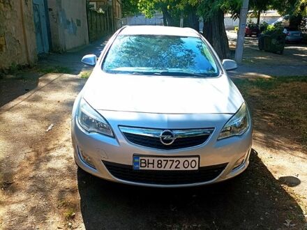 Серый Опель Астра, объемом двигателя 1.7 л и пробегом 238 тыс. км за 7400 $, фото 1 на Automoto.ua