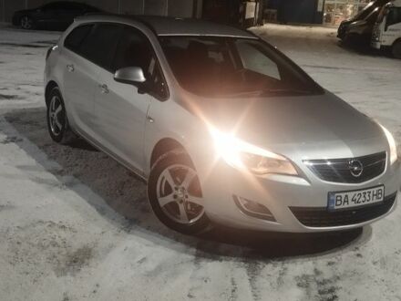 Серый Опель Астра, объемом двигателя 1.4 л и пробегом 183 тыс. км за 6400 $, фото 1 на Automoto.ua