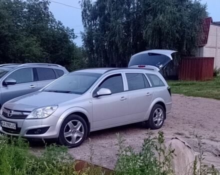 Серый Опель Астра, объемом двигателя 1.6 л и пробегом 258 тыс. км за 3900 $, фото 1 на Automoto.ua