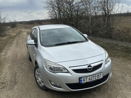 Серый Опель Астра, объемом двигателя 1.2 л и пробегом 242 тыс. км за 5000 $, фото 1 на Automoto.ua