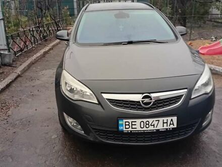 Серый Опель Астра, объемом двигателя 1.69 л и пробегом 256 тыс. км за 8000 $, фото 1 на Automoto.ua