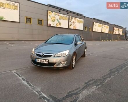 Серый Опель Астра, объемом двигателя 1.6 л и пробегом 192 тыс. км за 8199 $, фото 1 на Automoto.ua