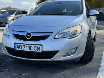 Сірий Опель Астра, об'ємом двигуна 2 л та пробігом 136 тис. км за 7900 $, фото 1 на Automoto.ua