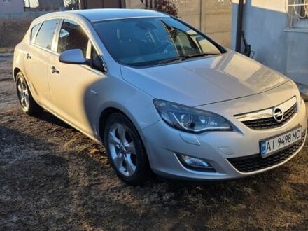 Серый Опель Астра, объемом двигателя 1.7 л и пробегом 252 тыс. км за 8000 $, фото 1 на Automoto.ua