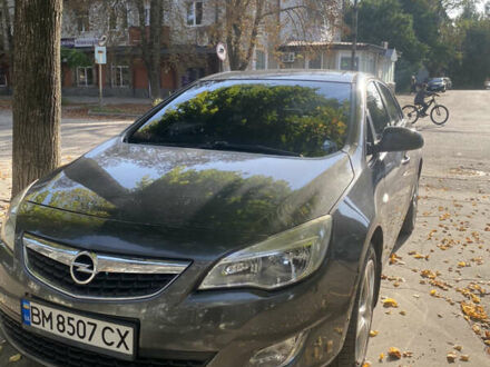 Опель Астра 2012 в Сумах на Automoto.ua Серый Опель Астра, объемом двигателя 1.6 л и пробегом 102 тыс. км за 8700 $, фото 1 на Automoto.ua