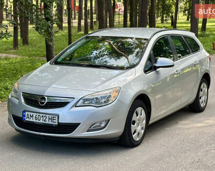 Сірий Опель Астра, об'ємом двигуна 2 л та пробігом 261 тис. км за 7300 $, фото 1 на Automoto.ua