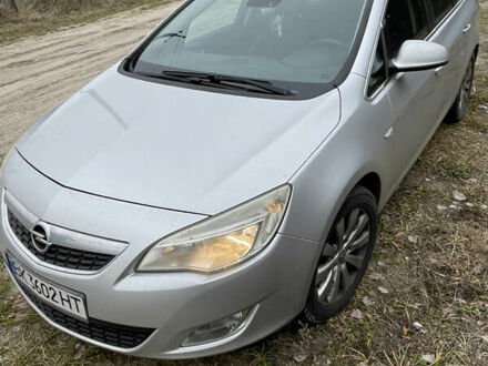 Опель Астра 2012 в Сарнах на Automoto.ua Серый Опель Астра, объемом двигателя 1.69 л и пробегом 270 тыс. км за 6500 $, фото 1 на Automoto.ua