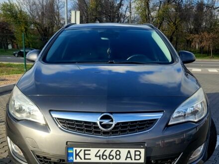 Серый Опель Астра, объемом двигателя 1.4 л и пробегом 249 тыс. км за 7300 $, фото 1 на Automoto.ua