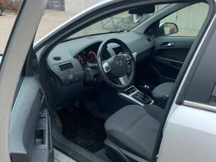 Серый Опель Астра, объемом двигателя 1.7 л и пробегом 240 тыс. км за 5018 $, фото 1 на Automoto.ua