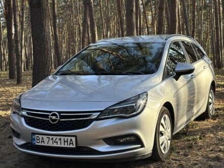 Опель Астра 2017 у Кропивницькому (Кіровограді) на Automoto.ua Сірий Опель Астра, об'ємом двигуна 1.6 л та пробігом 190 тис. км за 11000 $, фото 1 на Automoto.ua